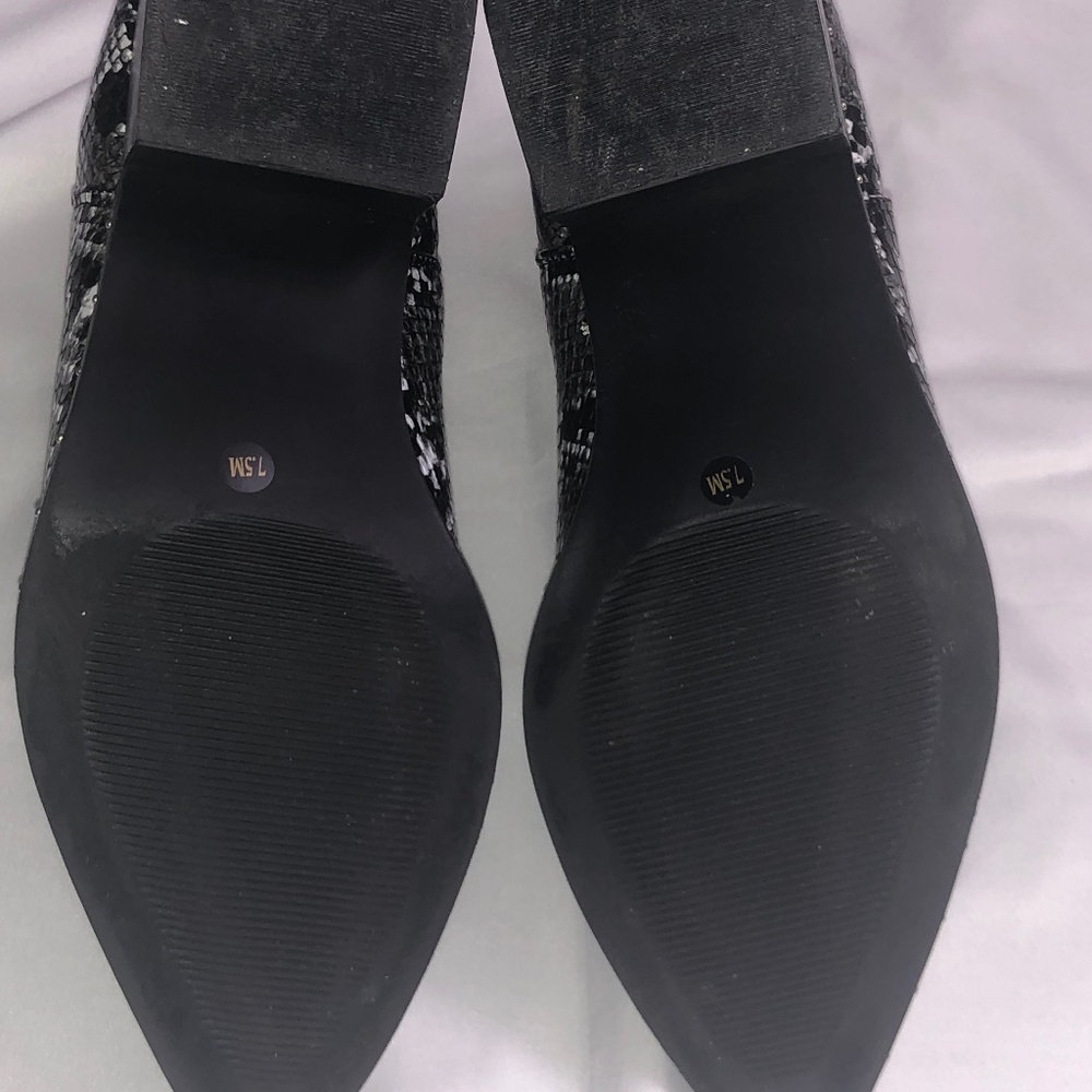 Bar III Boot’s snake pattern women mini boots - Picture 9 of 13
